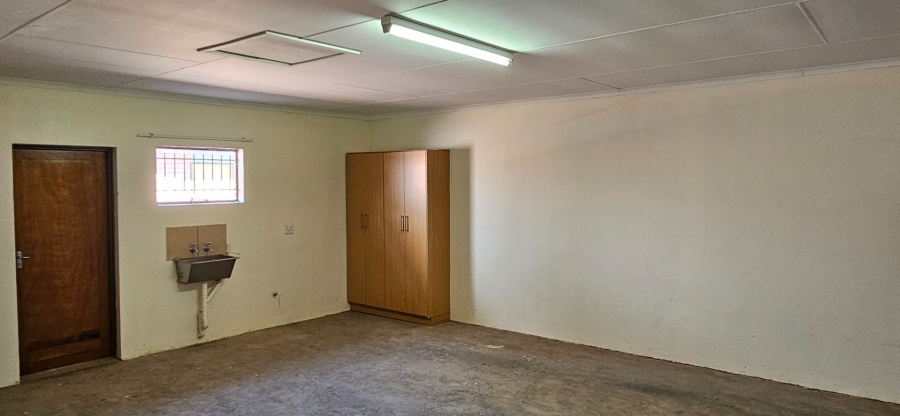 2 Bedroom Property for Sale in Langenhovenpark Free State